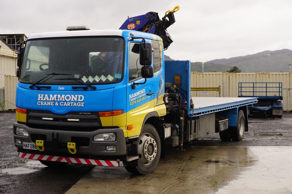 Hammond Crane & Cartage HIAB truck Scania empty - Nissan PM9523-HAF200