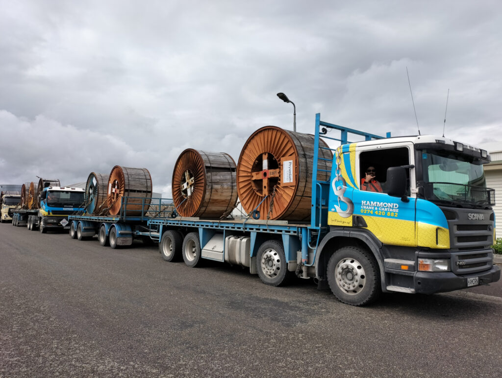 Hammond Crane & Cartage HIAB truck Scania P400 + PK33002 truck accepting heavy goods